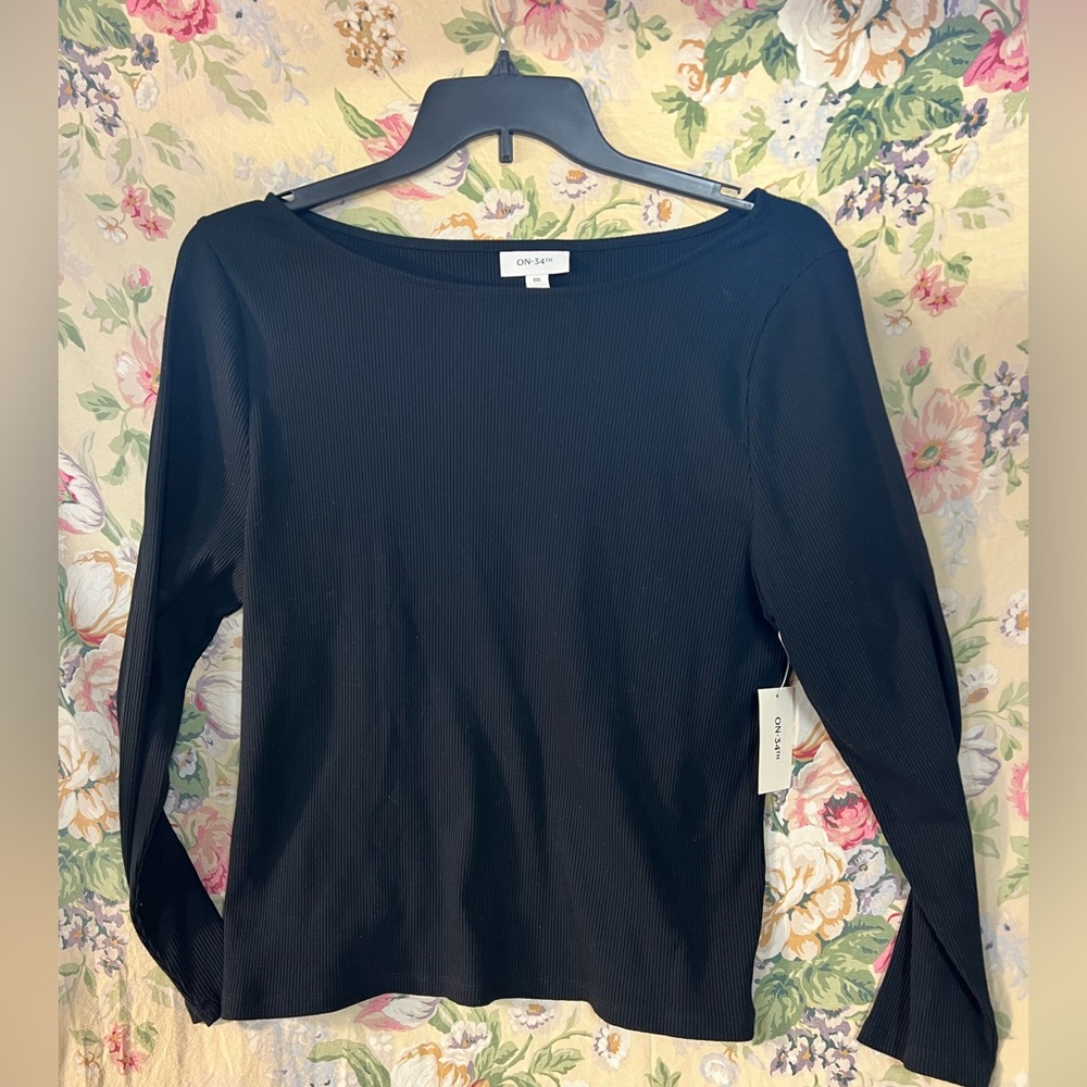 Elegant Black Ribbed Top